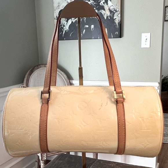 LOUIS VUITTON Vernis Yellow Leather Bedford Monogram Shoulder Bag - Picture 2 of 14